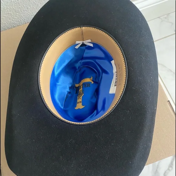 Never worn! - Picture 2 of 3